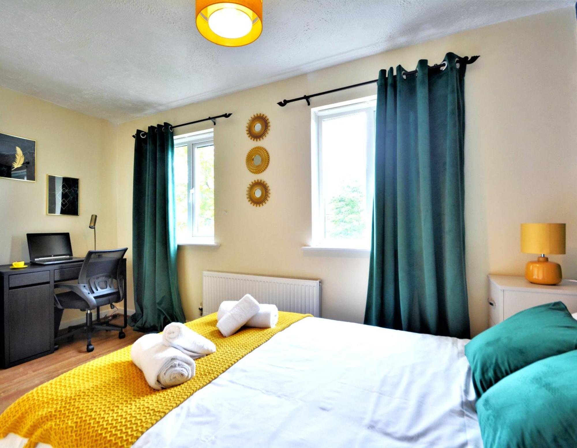 Manchester Townhouse By Bevolve - 4 Bedrooms - Free Parking Exteriör bild